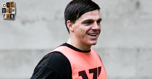 Former Vale keeper retires