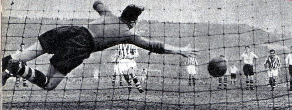 FA Cup semi-final 1954: Former Valiant Ronnie Allen scores the penalty despite Ray King diving the right way