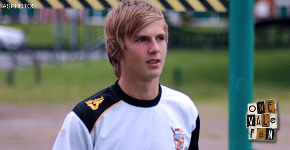Midfielder Ryan Lloyd signs one-year deal with Vale