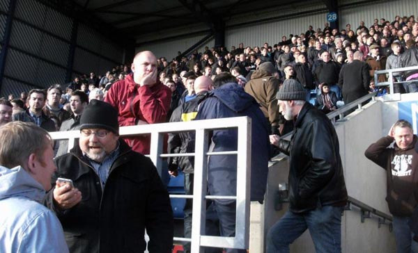 the-vale-crowd