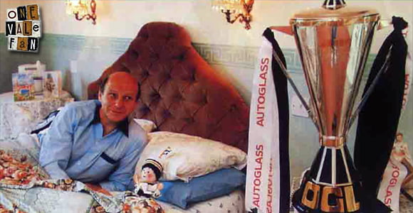 John Rudge with the Autoglass trophy