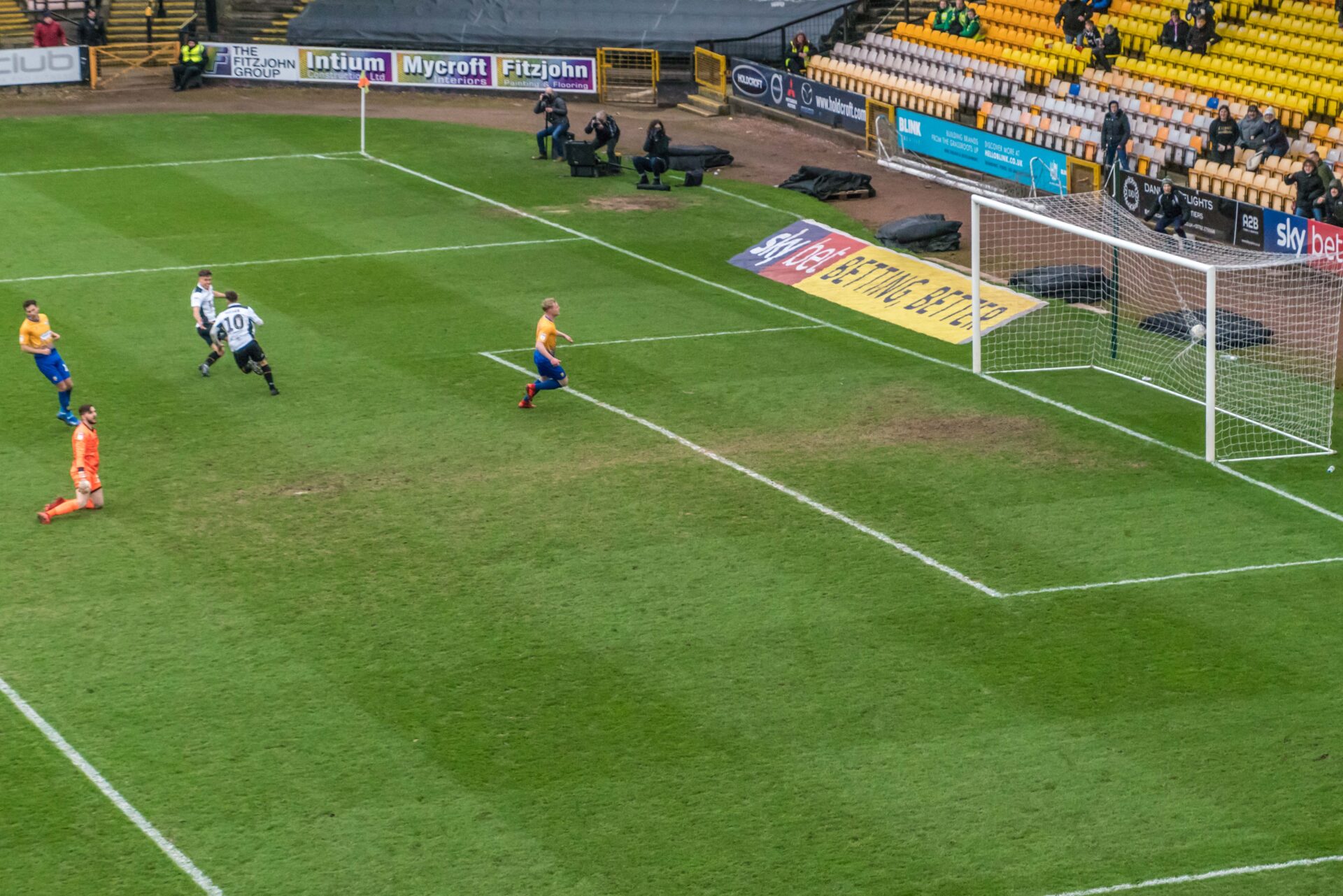 Port Vale 2-1 Mansfield Town - Ricky Miller finds the back of the net