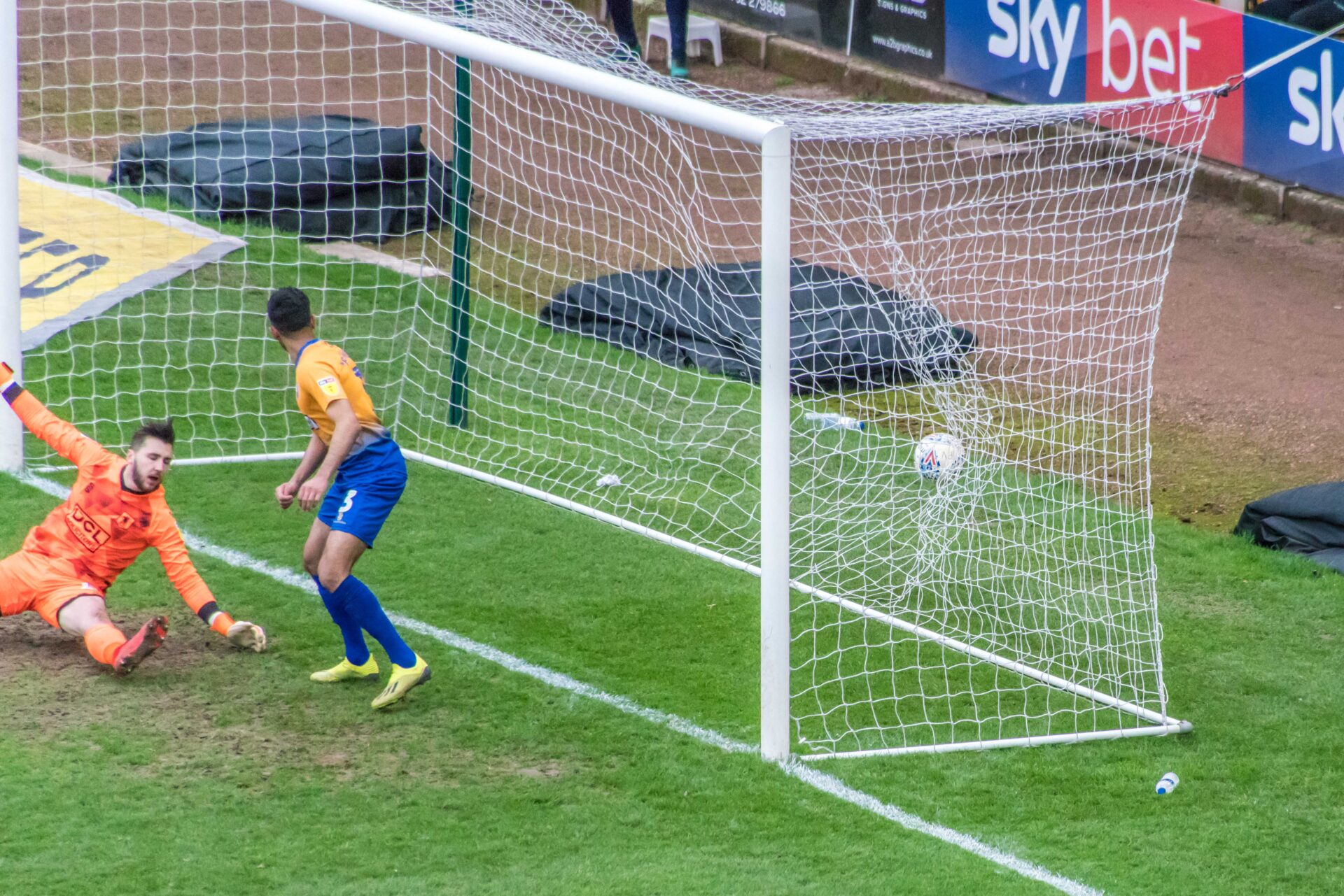 Port Vale 2-1 Mansfield Town - Ricky Miller's shot hits the net