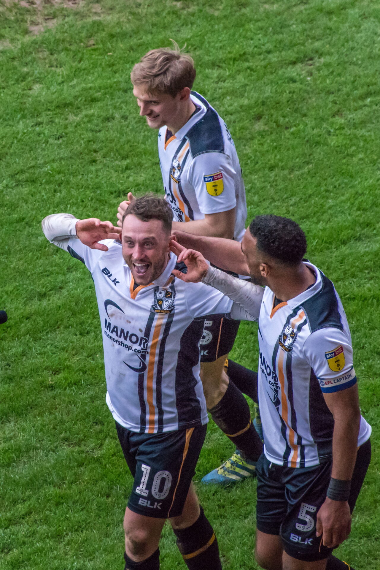 Port Vale 2-1 Mansfield Town - Ricky Miller celebrates
