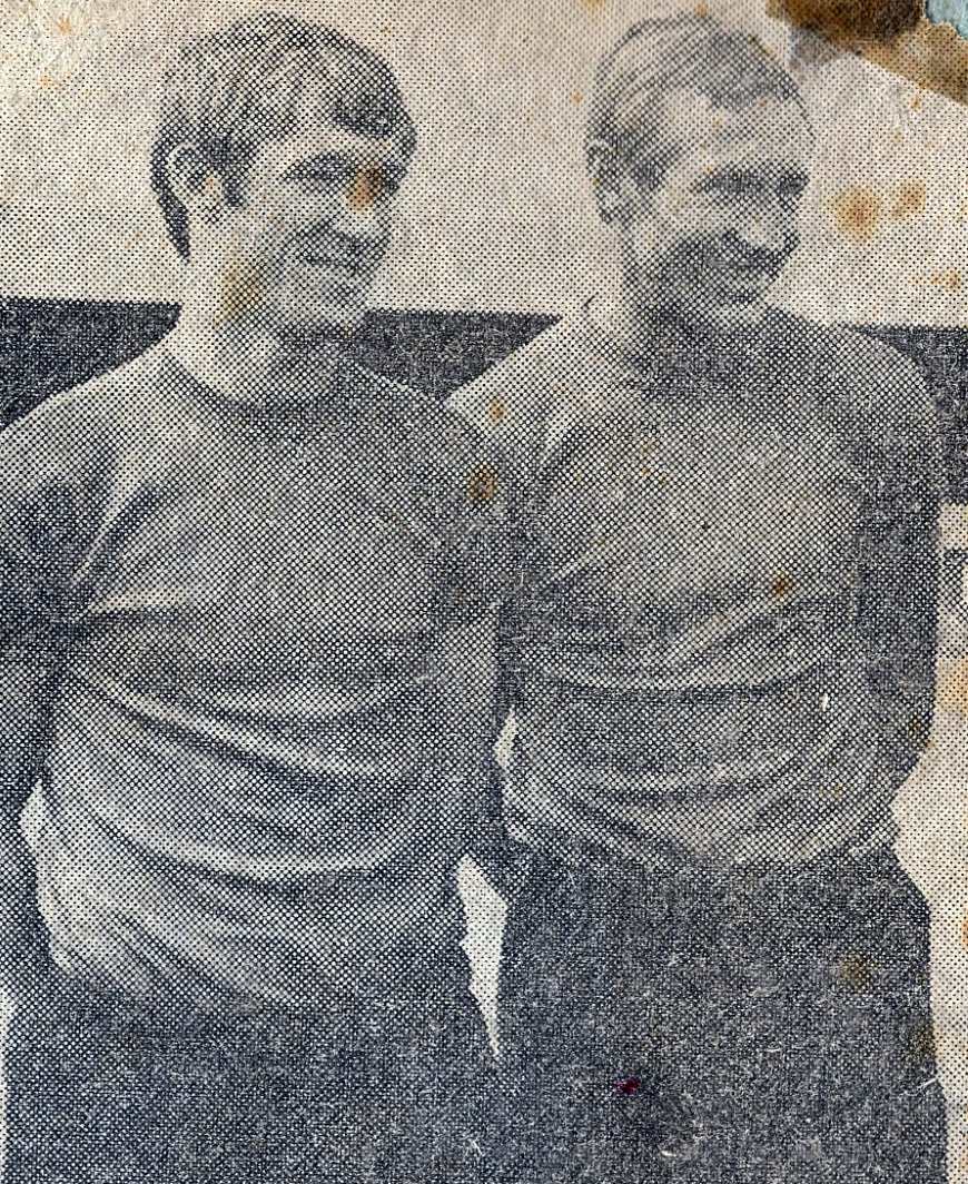 Roy Chapman (R)