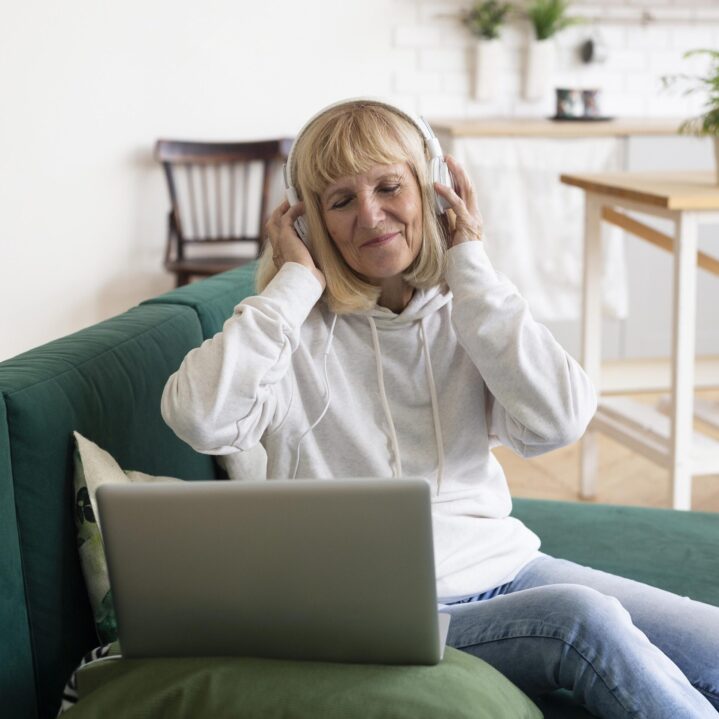 https://img.freepik.com/free-photo/older-woman-home-with-headphones-laptop_23-2148740701.jpg?t=st=1739824396~exp=1739827996~hmac=f7faa807d86b964860fc54efb1b1db6640a5d1da48df6a7f19a03bc0996840ee&w=1380
