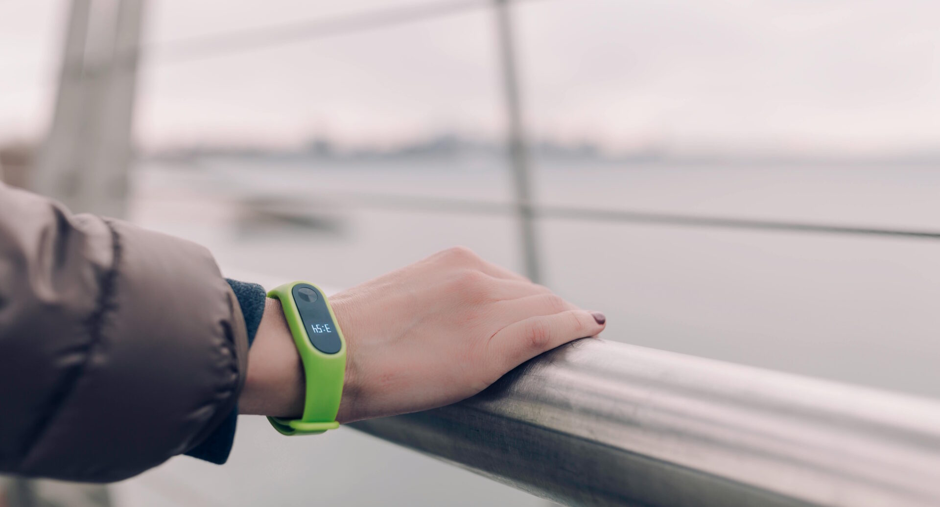 Tiny Sensors, Big Habits: How Smart Rings and Bands Rewire a Day